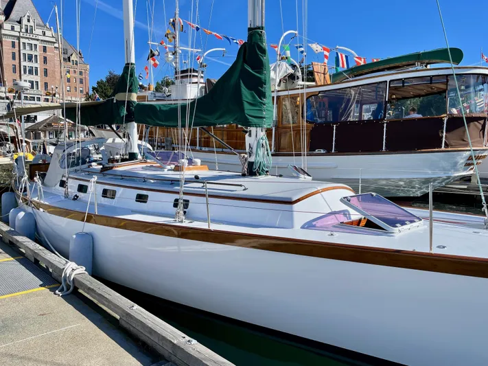 Sir Isaac Yacht Photos Pics 