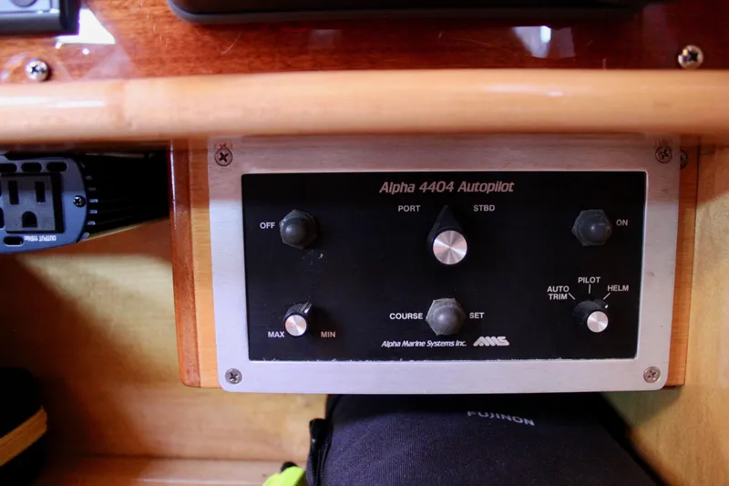 Sir Isaac Yacht Photos Pics 