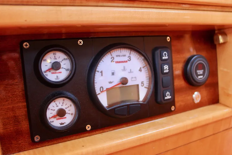 Sir Isaac Yacht Photos Pics 