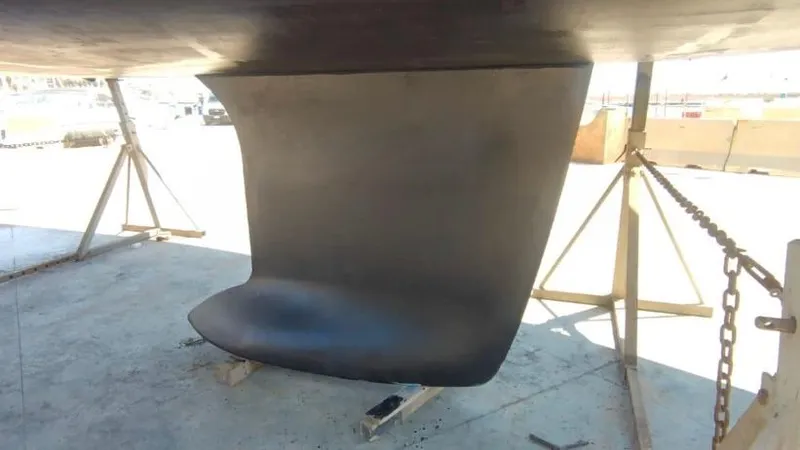 1702 Yacht Photos Pics Keel of 2010 Beneteau Oceanis 43 sailboat on dry dock.