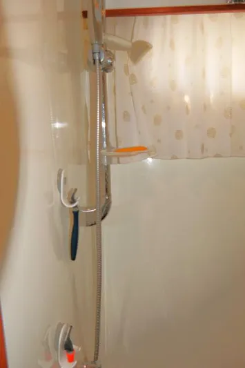 Sea Ya Soon Yacht Photos Pics Shower 2