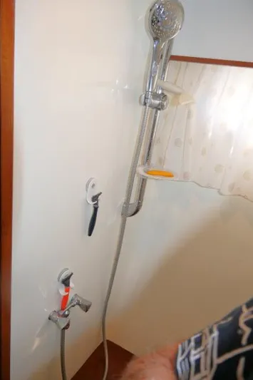 Sea Ya Soon Yacht Photos Pics Shower 3