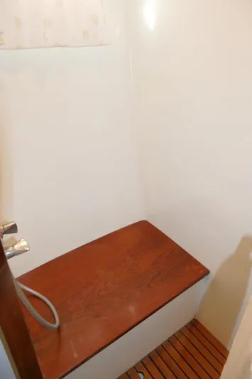 Sea Ya Soon Yacht Photos Pics Shower seat 2