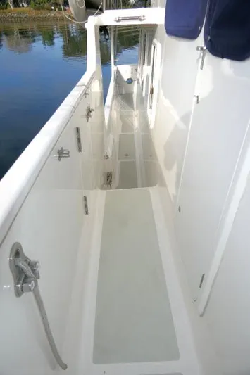 Sea Ya Soon Yacht Photos Pics Deck walkway starboard