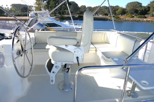 Sea Ya Soon Yacht Photos Pics Flybridge helm 2