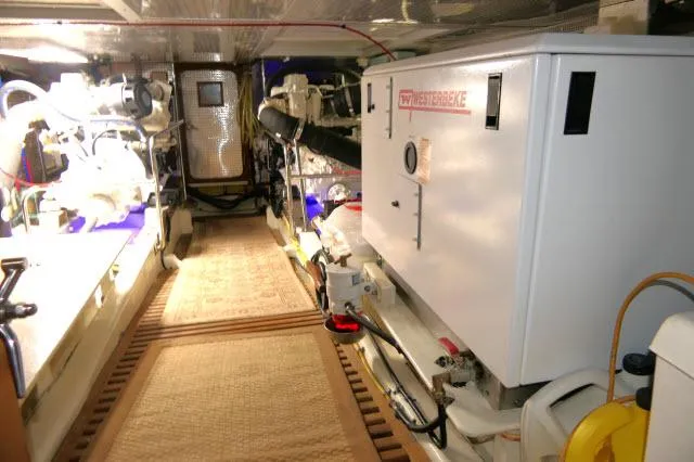 Sea Ya Soon Yacht Photos Pics Engine room forward