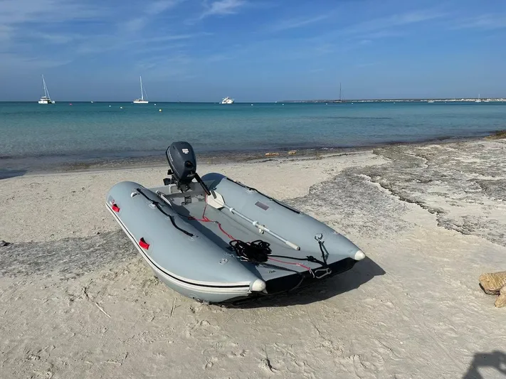 Coco Yacht Photos Pics 