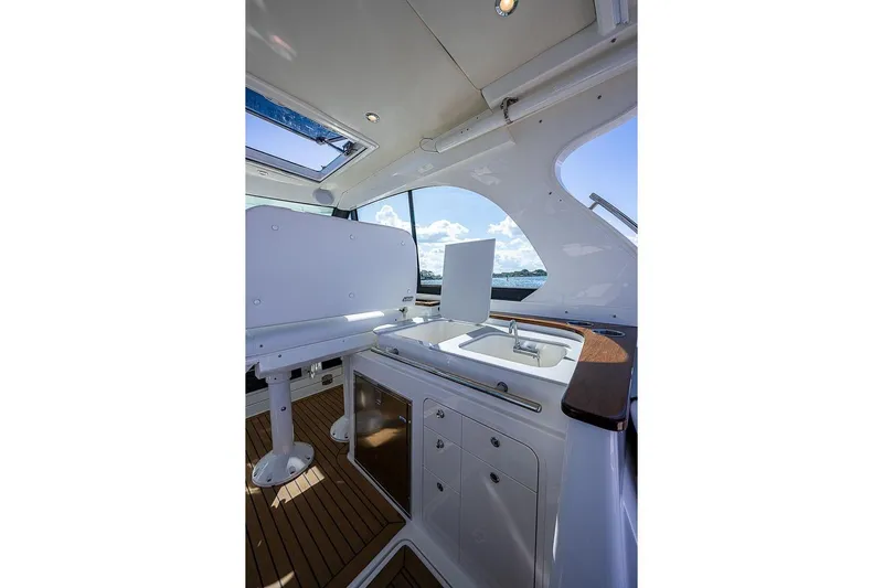  Yacht Photos Pics Interior of 2023 Hinckley 40x yacht with sleek design and modern amenities.