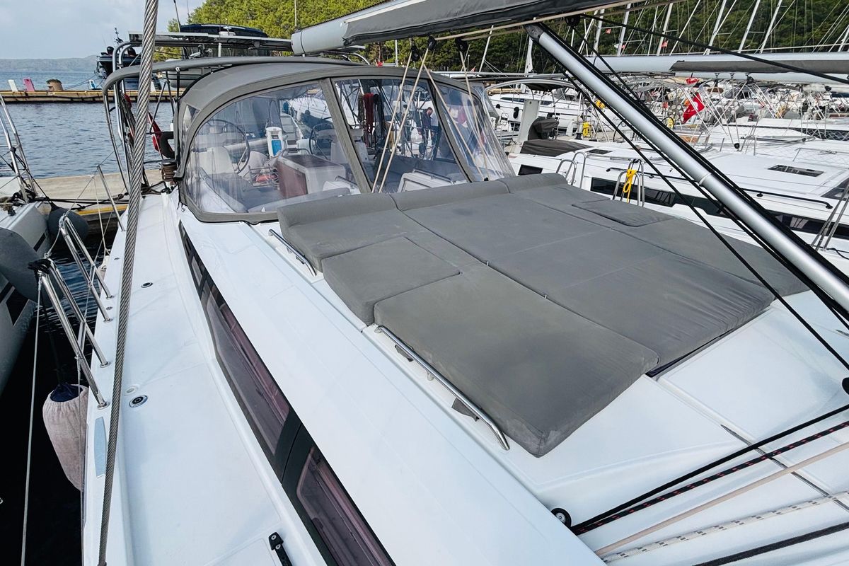 2018 Jeanneau 52 