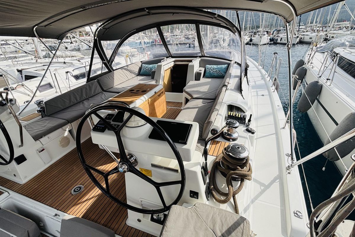 2018 Jeanneau 52 