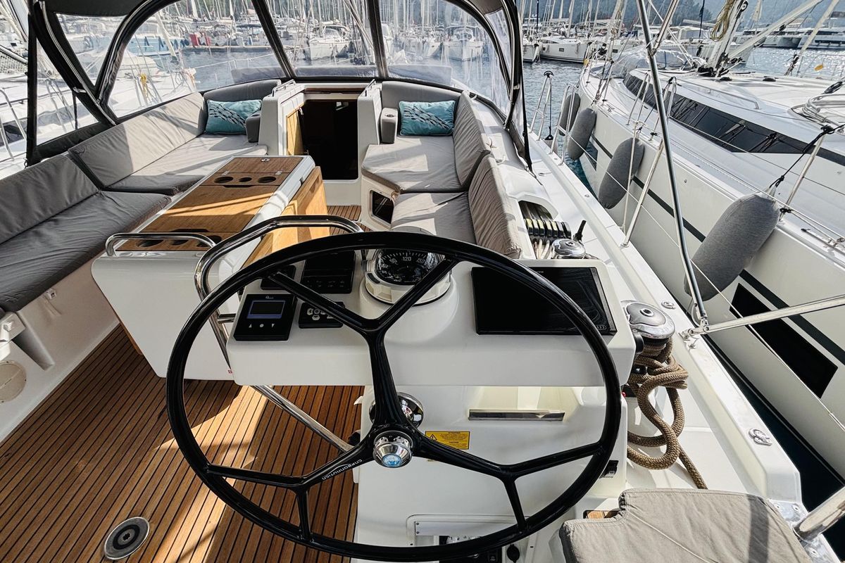 2018 Jeanneau 52 