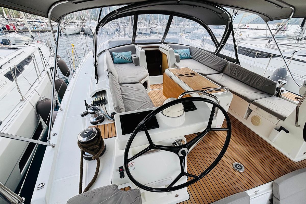 2018 Jeanneau 52 