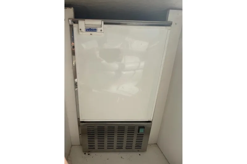 Double Kickback IV Yacht Photos Pics Isotherm refrigerator on a 1998 Sea Ray 480 Sedan Bridge yacht.