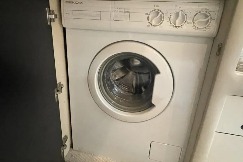 Double Kickback IV Yacht Photos Pics Washing machine inside 1998 Sea Ray 480 Sedan Bridge yacht cabin.