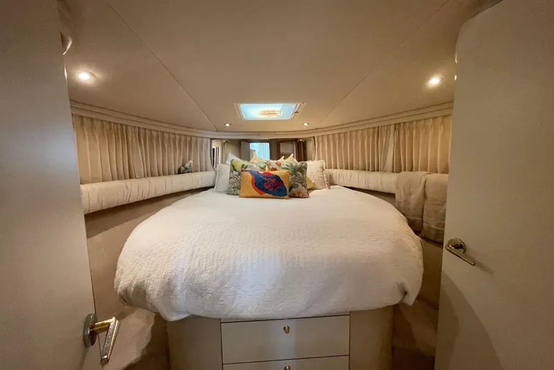 Double Kickback IV Yacht Photos Pics Luxurious bedroom interior of 1998 Sea Ray 480 Sedan Bridge yacht.