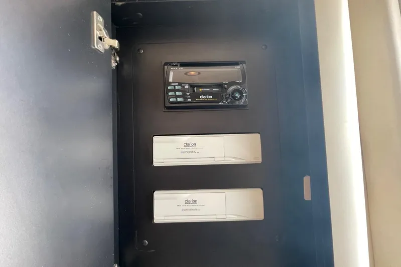 Double Kickback IV Yacht Photos Pics 1998 Sea Ray 480 Sedan Bridge audio system with Clarion stereo and components.