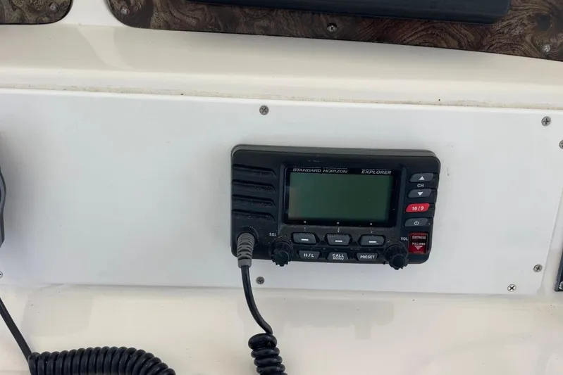 Double Kickback IV Yacht Photos Pics VHF radio on 1998 Sea Ray 480 Sedan Bridge boat dashboard.