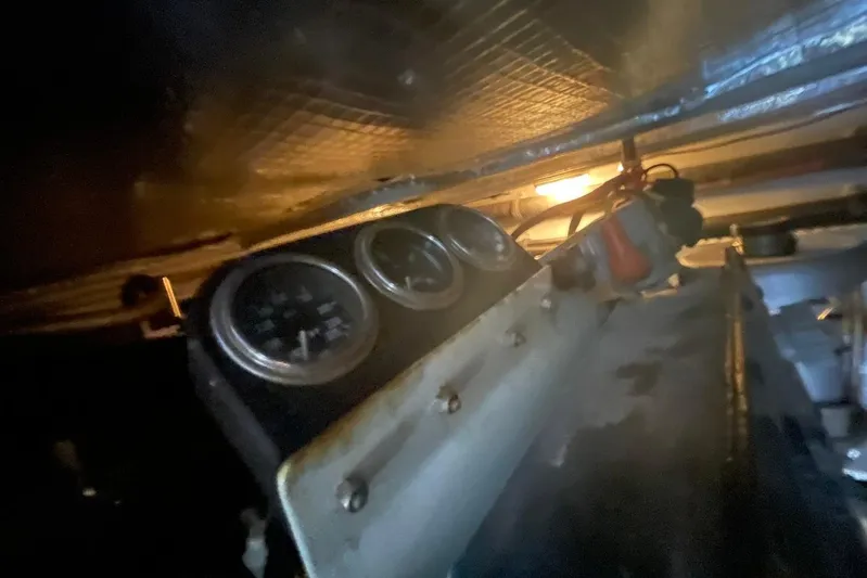 Double Kickback IV Yacht Photos Pics Engine room of 1998 Sea Ray 480 Sedan Bridge with gauges and wiring.