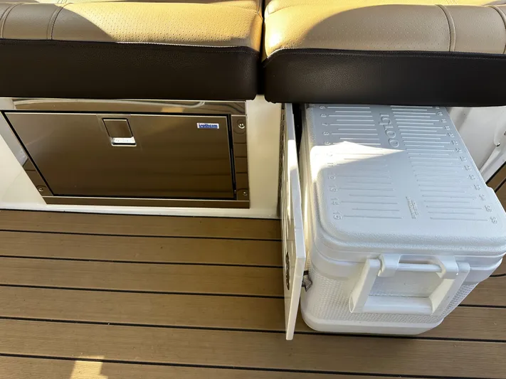  Yacht Photos Pics 2023 Sea Ray 280 SLX boat interior with cooler and storage compartment.
