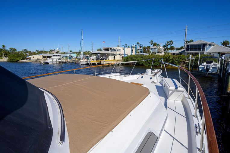 1987-78-hatteras-cockpit-motoryacht