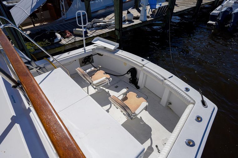 1987-78-hatteras-cockpit-motoryacht