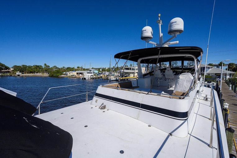 1987-78-hatteras-cockpit-motoryacht