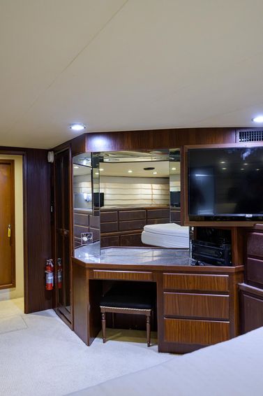 1987-78-hatteras-cockpit-motoryacht