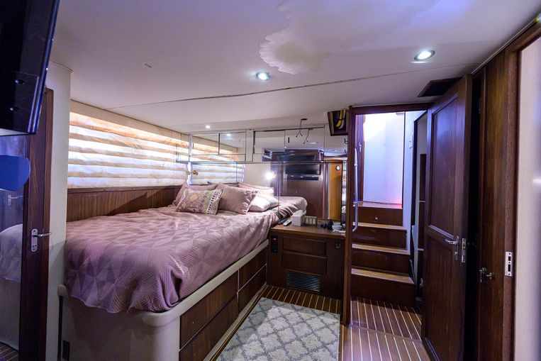 1987-78-hatteras-cockpit-motoryacht