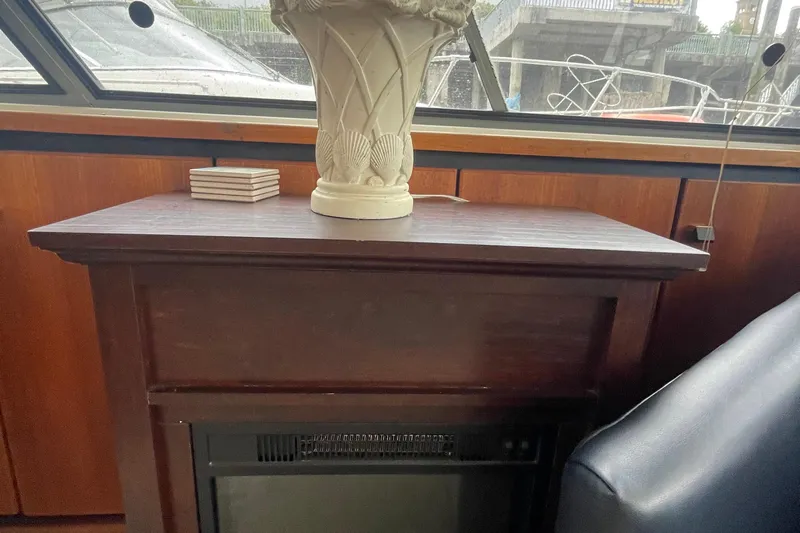  Yacht Photos Pics 1989 Bayliner Pilothouse 4588 interior with wooden cabinet and decorative vase.