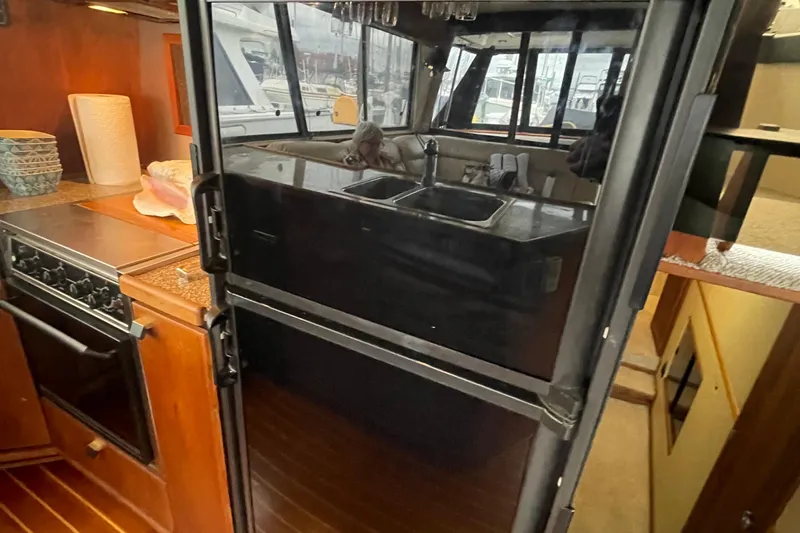  Yacht Photos Pics 1989 Bayliner Pilothouse 4588 kitchen with stove, refrigerator, and sink.