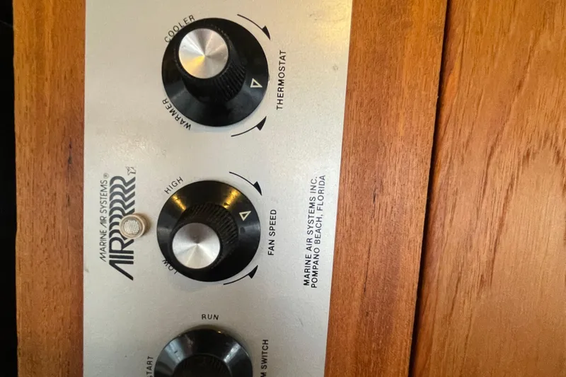  Yacht Photos Pics Control panel of 1989 Bayliner Pilothouse 4588, featuring thermostat and fan speed dials.