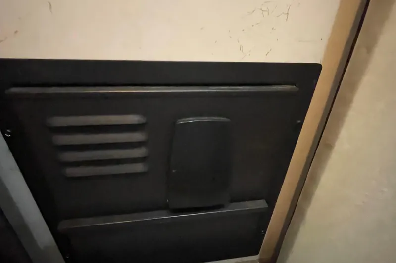  Yacht Photos Pics 1989 Bayliner Pilothouse 4588 interior panel with vented design.