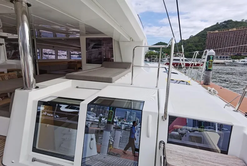 Er Yue Hua Hao Yacht Photos Pics 2014 Lagoon 620 yacht with spacious deck and modern design in marina setting.