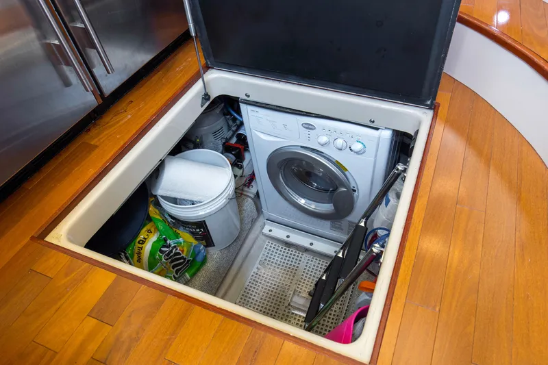 Reel Destiny Yacht Photos Pics 2007 52 Sea Ray Sedan Bridge Reel Destiny Washer