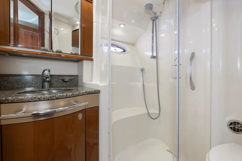 Reel Destiny Yacht Photos Pics 2007 52 Sea Ray Sedan Bridge Reel Destiny Head