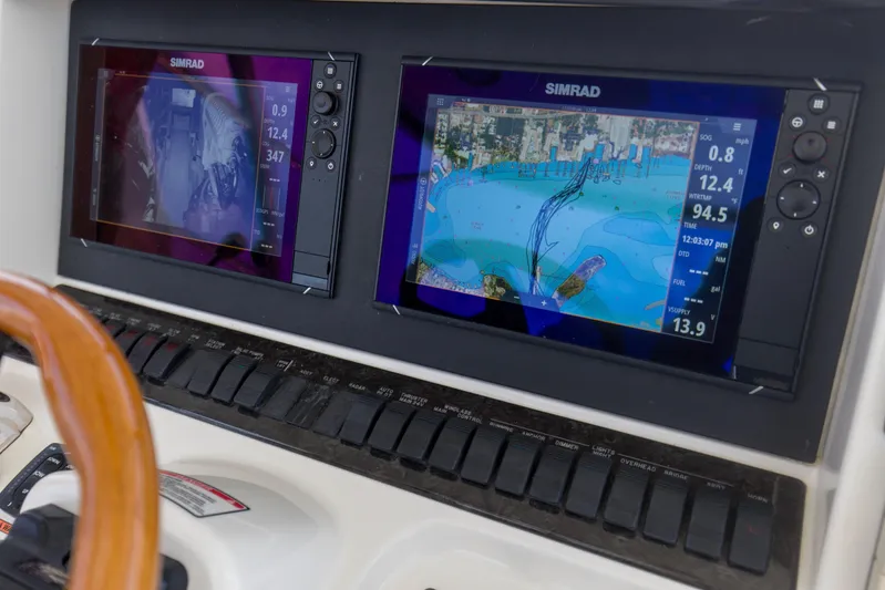 Reel Destiny Yacht Photos Pics 2007 52 Sea Ray Sedan Bridge Reel Destiny Electronics