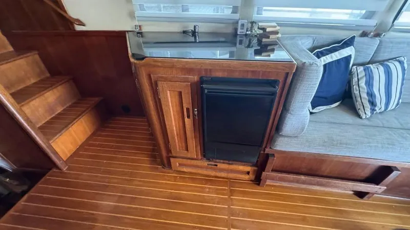 New Bearings Yacht Photos Pics 2000 Nordic Tug 42 Salon Starboard