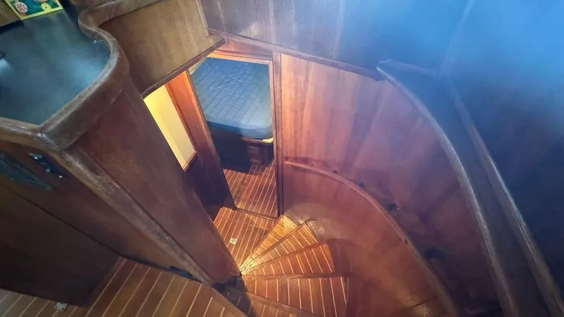 New Bearings Yacht Photos Pics 2000 Nordic Tug 42 Forward Companionway