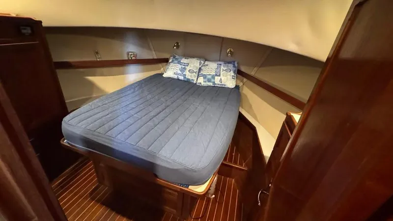 New Bearings Yacht Photos Pics 2000 Nordic Tug 42 Forward Primary Stateroom