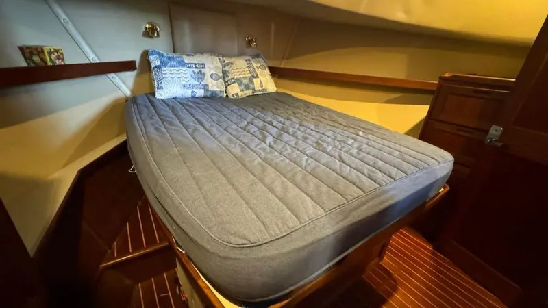 New Bearings Yacht Photos Pics 2000 Nordic Tug 42 Forward Primary Stateroom