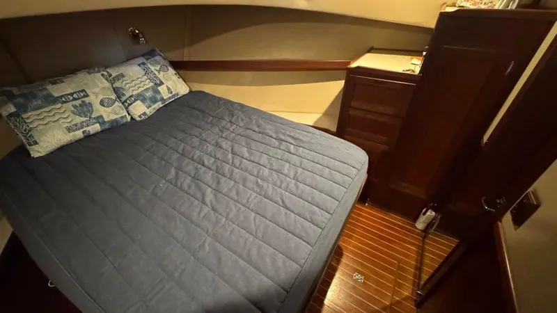 New Bearings Yacht Photos Pics 2000 Nordic Tug 42 Forward Primary Stateroom