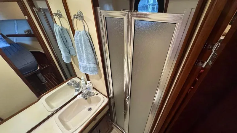 New Bearings Yacht Photos Pics 2000 Nordic Tug 42 Forward Primary Ensuite