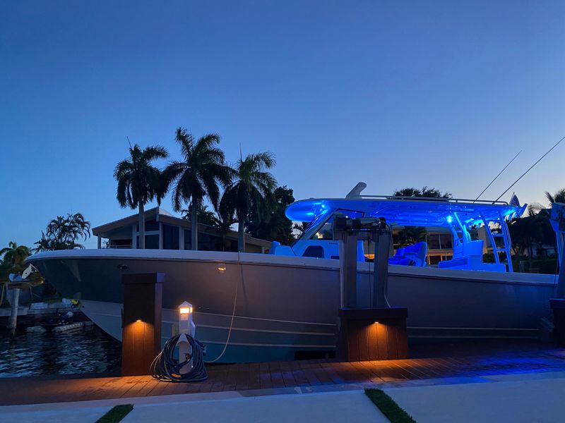 2017 Everglades 435 Center Console