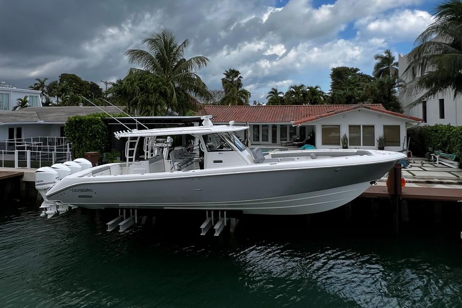 2017 Everglades 435 Center Console