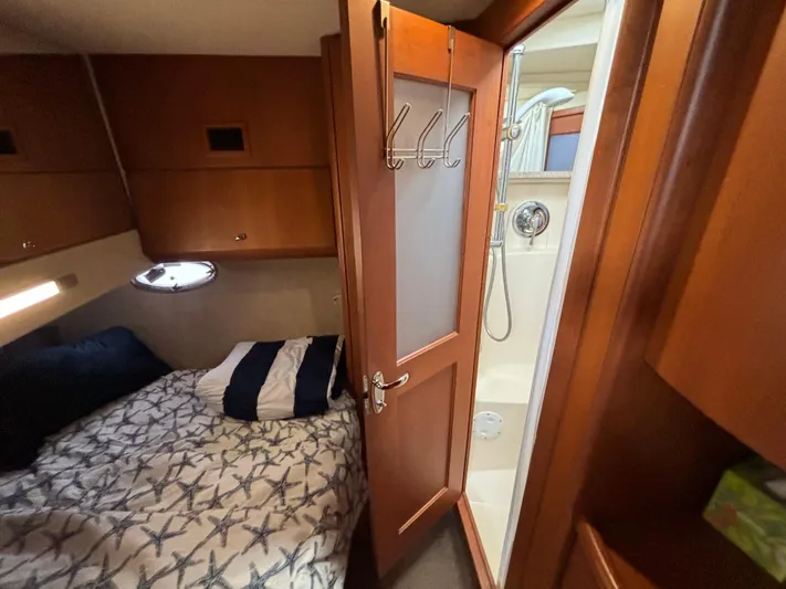  Yacht Photos Pics 2004 Silverton 38 Convertible cabin with bed and bathroom view.