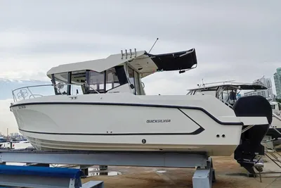 Quicksilver 805 Pilothouse