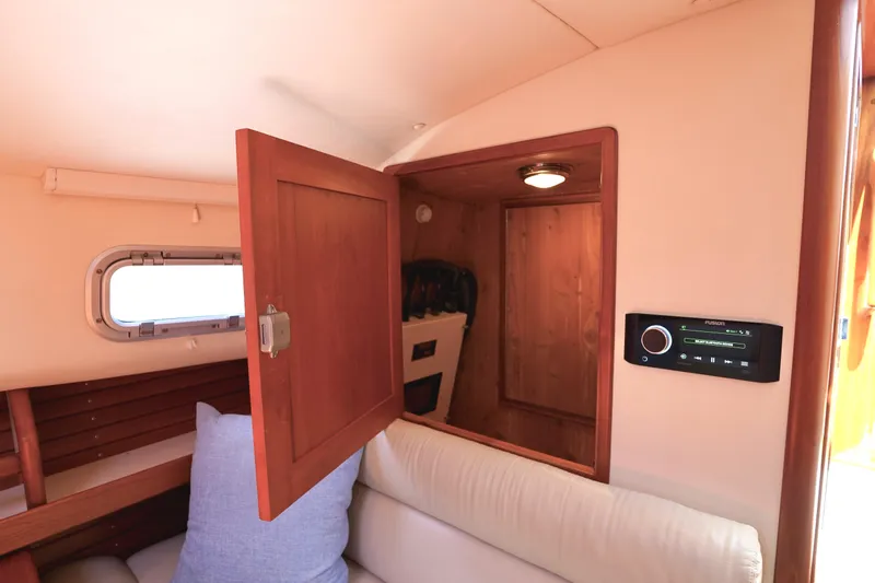 Teewinot Yacht Photos Pics 