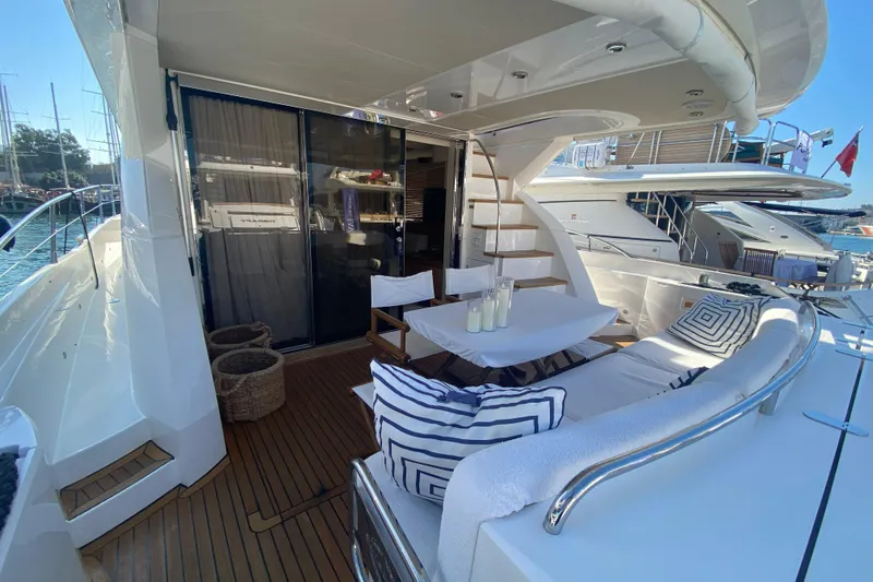 Nm01655 Yacht Photos Pics Luxurious 2011 Sunseeker Manhattan 63 yacht deck with elegant seating and dining area.