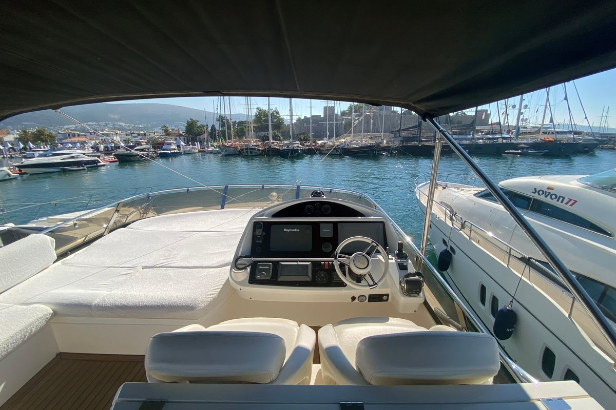 2011 Sunseeker 69 