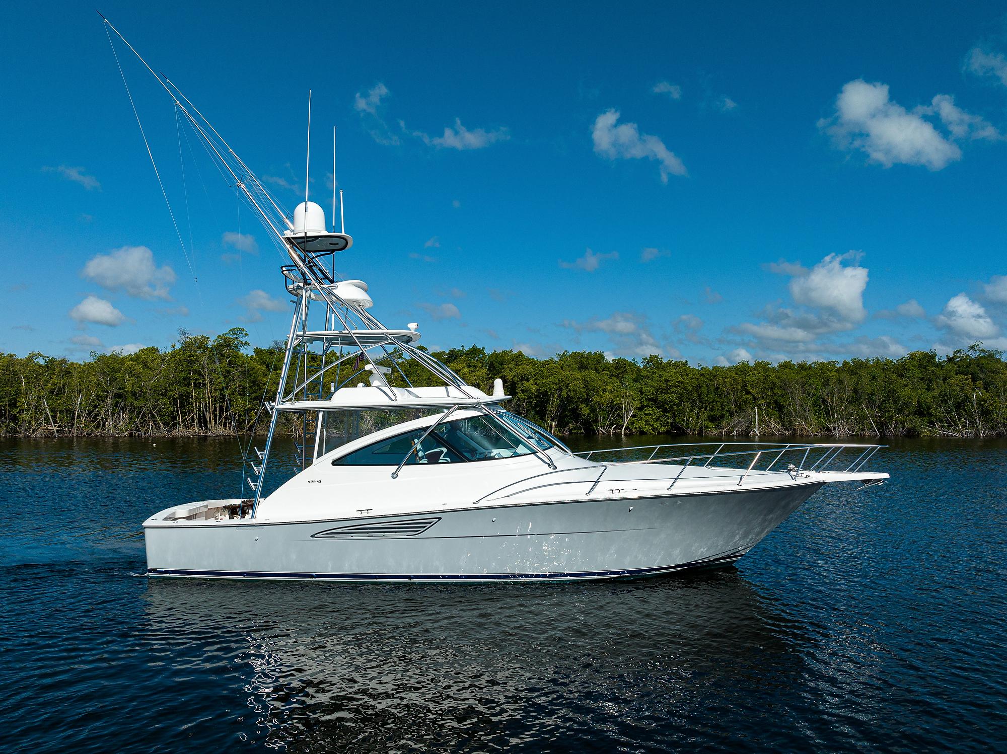 Boat Review: Viking 42 Open